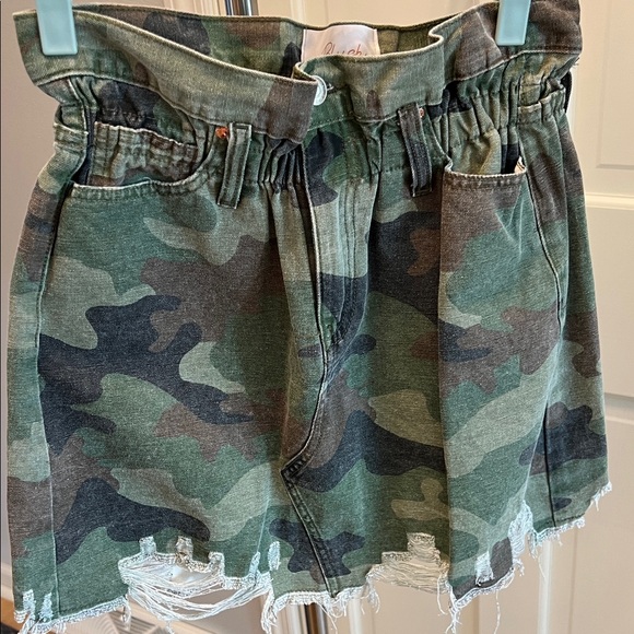 Blush Boutique Camouflage Denim Skirt. High waisted size small - Picture 1 of 4